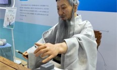 “赛博”老中医：央视展示机器人把脉，还有智能按摩