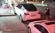 3岁幼童躺街上被快递车碾压身亡引热议：律师称司机视线盲区也要担最多责任