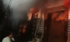 三轮车蓄电池入户充电 凌晨3点突然起火