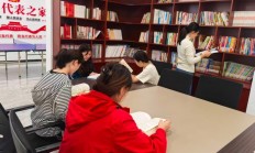 枣庄市中:垎塔埠街道一棉社区开展“书香润心·巧手传情”主题活动