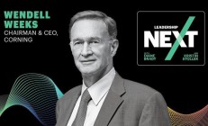 康宁CEO披露:若非乔布斯当年一句“威胁”,iPhone或仍是塑料屏